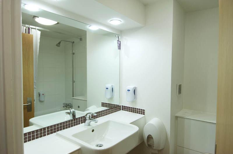 Premier Inn Liverpool John Lennon Airport 스페키 외부 사진